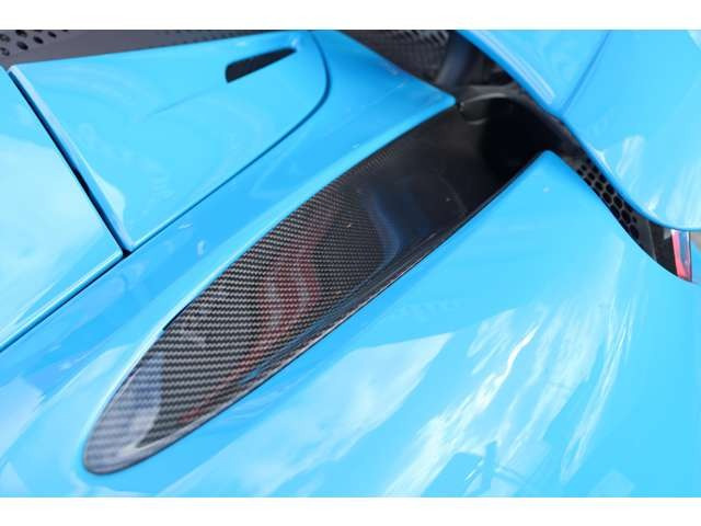 ���A�N�H�[�^�[�㕔�ɂ��J�[�{�����̗p����Ă��܂�!