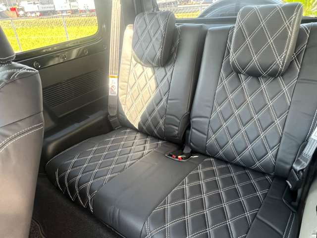 もちろん後席も装着済です♪