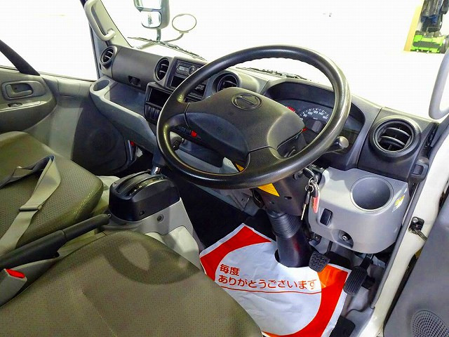 AC PS PW SRS ABS �W���h�A���b�N ���d�i�~���[ AM/FM���W�I ETC �h���C�u���R�[�_�[ �^�[�{ �r�C�u���[�L �A�C�h�����O�X�g�b�v �g���N�V�����R���g���[��