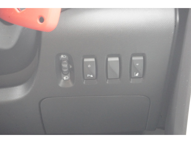 ��ԉE���Ԑ���E�x��ō������Ԗڂ��R�[�i�[�Z���T�[�̃X�C�b�`�ł��B