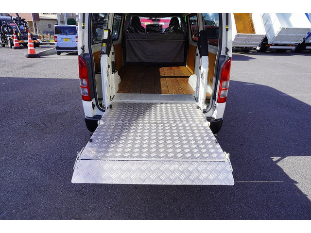 �V�Ԓ����������Ă���܂��B���g�p�̎ԂȂǂ����Ŕ[���������g���b�N����������u���Ă���܂��̂ł������������B