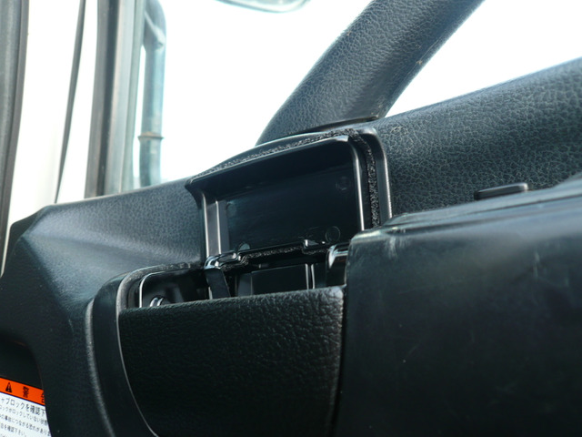 �^�]�ȃh�A�|�P�b�g�ɔ����t���Ă���D�M�A�V�i�Ɍ������Ă܂�?