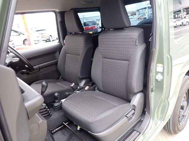 ☆Aピラーを立て死界の少ないワイドな視界!スクエアなフード形状は見切りが良く、取り回しも良いです☆