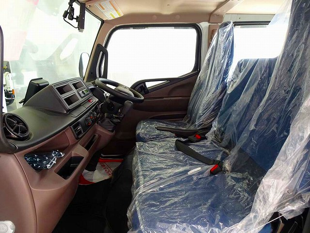 AC PS PW(�t�����g�̂�) SRS ABS �L�[�t���[ ���d�i�~���[ AM/FM���W�I �o�b�N���j�^�[ �A�h�u���[ �^�[�{ �r�C�u���[�L �C���p�l5MT