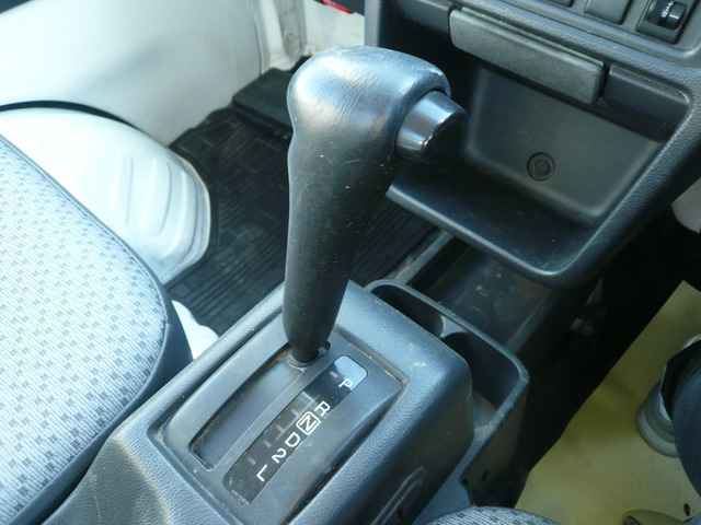 AT限定免許の方・MT操作が苦手な方におすすめの、3AT車☆