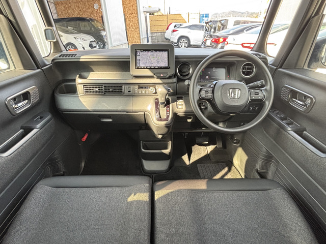 R5�N�����s���f����N-BOX�J�X�^���̓��ɂł��B���[�J�[�I�v�V�����̗����d���X���C�h�h�A�t���A�i�r�EETC�����̐l�C�F�ł��̂ł����ڂ̂��������I�X�X���������܂�!