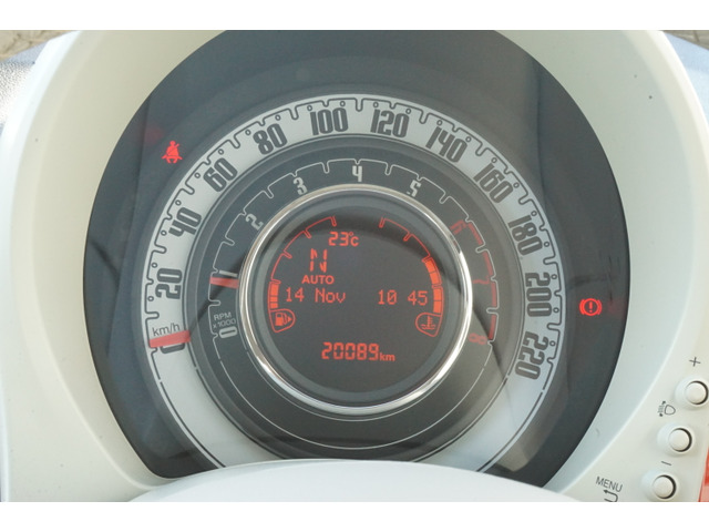 メーターも丸っこくてかわいいですね。