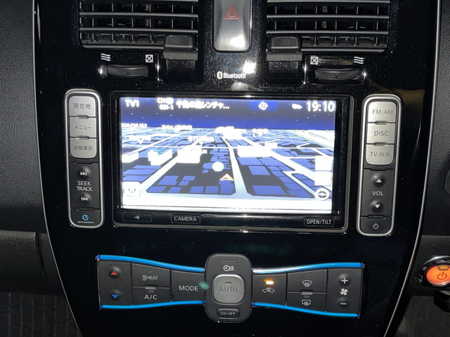 ☆SDナビ地デジTVにBluetooth機能も付いているので携帯と接続できハンズフリーや音楽再生も可能です♪お見逃し無く!!お問い合わせはTEL06-6430-1230 E-mail cars_genesis2