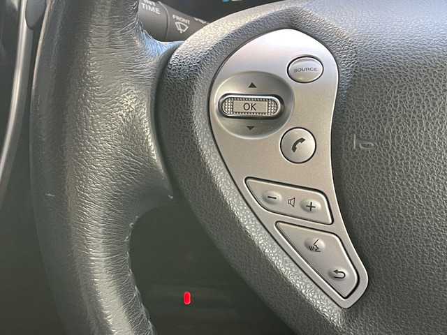 ☆ハンドルにスイッチがあるから手を放さずにいろんな操作ができます。お見逃し無く!!お問い合わせはTEL06-6430-1230 E-mail cars_genesis2007@yahoo.co.jpまで!!☆