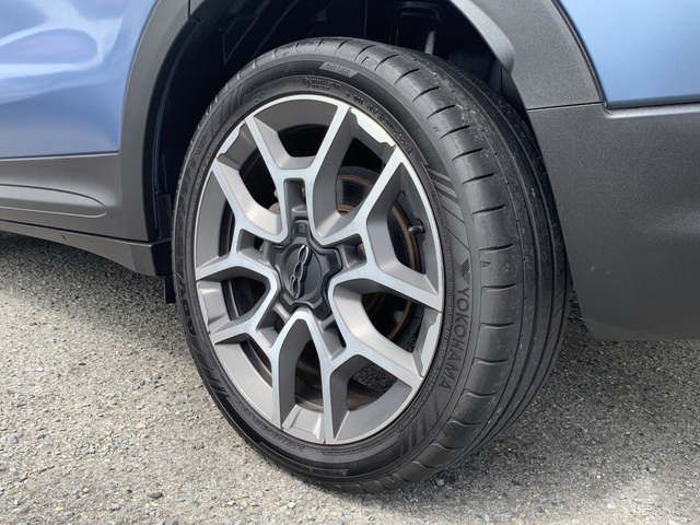 ����18�C���`�A���~�ł��̂ŁA���s���E�f�U�C�����Ƃ��ɗD��Ă���܂�!�A���~�z�C�[���ɖڗ��K�������������܂���B