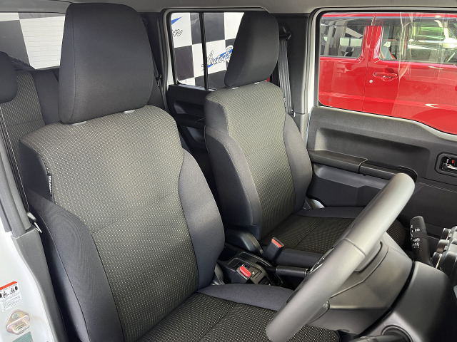 ���Ђł͂��D�݂̃t���A�}�b�g�ELED���[�������v�Ȃǂ���]������Γ��X�X�^�b�t�܂Ł�