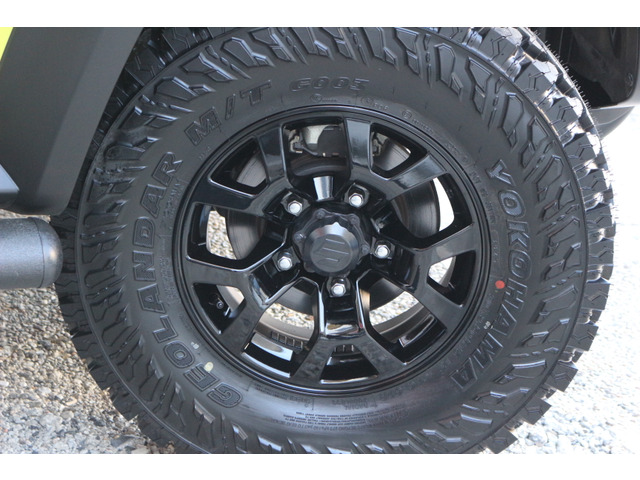 ☆ブラックカラーのホイールに大きなタイヤでさらにかっこよく!