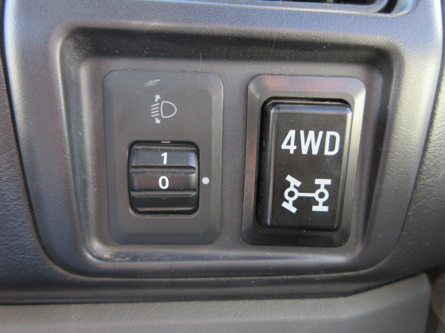 �{�^��1��4WD�ɂȂ�܂��B