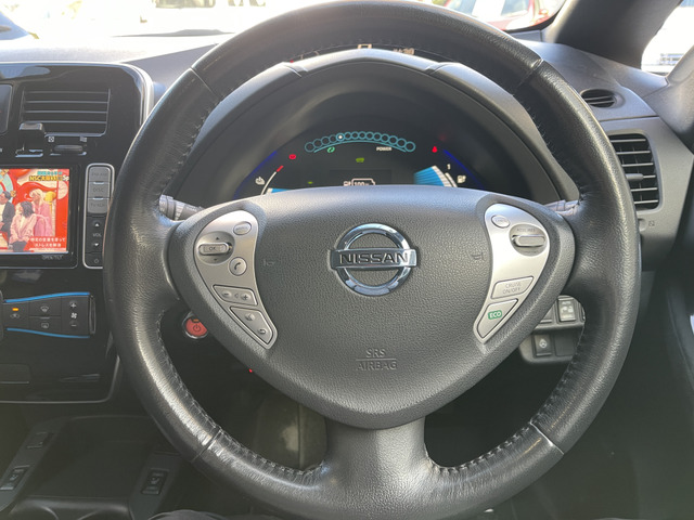 ☆ハンドルにスイッチがあるから手を放さずにいろんな操作ができます。お見逃し無く!!お問い合わせはTEL06-6430-1230 E-mail cars_genesis2007@yahoo.co.jpまで!!☆