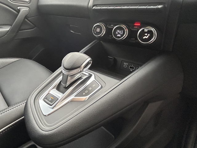 EDC�ƌĂ΂��7���̃c�C���N���b�`AT�́A�f�����X���[�Y�ȃV�t�g�`�F���W���������Ă��܂��B