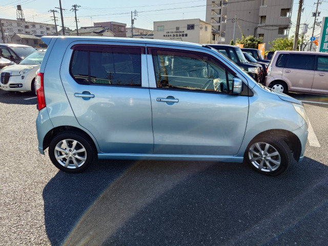 3ヶ月・3000kmの無料保証付きです。エンジン、ミッション等の修理の際に金額が大きくなりがちな箇所も無料修理で安心です。最大3年までの有料保証も取り扱っております。