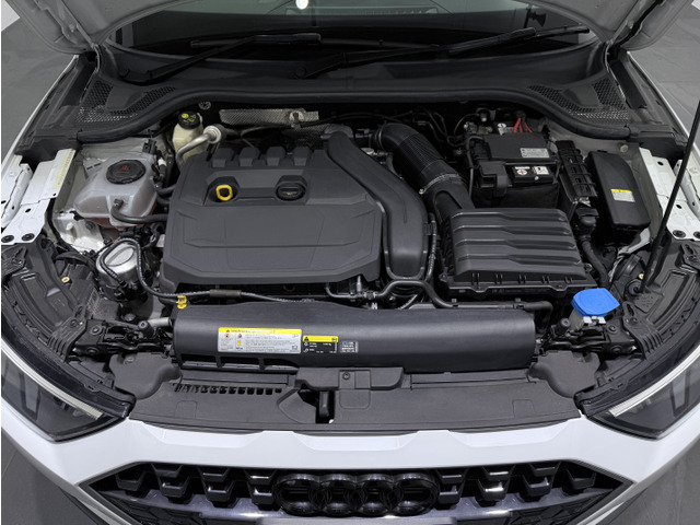 安心してお乗り頂くため、関東運輸局指定工場でコンピュータ診断を含め徹底した納車前整備を実施致します。各部点検及び油脂類や消耗品交換(当社基準によるもの)も車両本体価格に含まれております。