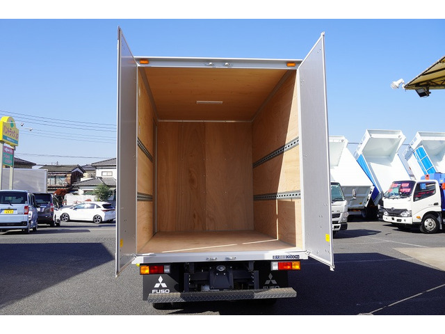 新車注文も扱っております。未使用の車などお得で納期が早いトラックもたくさん置いてありますのでご覧ください。