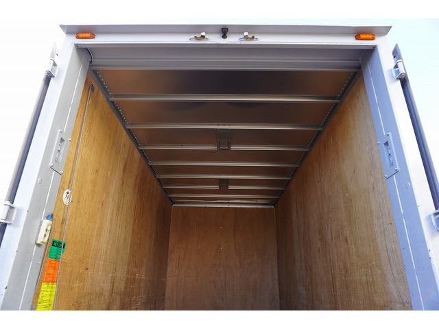 �V�Ԓ����������Ă���܂��B���g�p�̎ԂȂǂ����Ŕ[���������g���b�N����������u���Ă���܂��̂ł������������B