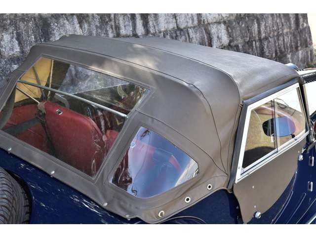 【気持ち良くご納車致します】仕上げ専門スタッフによる、専用ポリッシャーによるボディの磨き仕上げ、ホイール、タイヤハウス内側の清掃、内装の抗菌クリーニング、各部スイッチ、ハンドル、細部の清掃を行います。