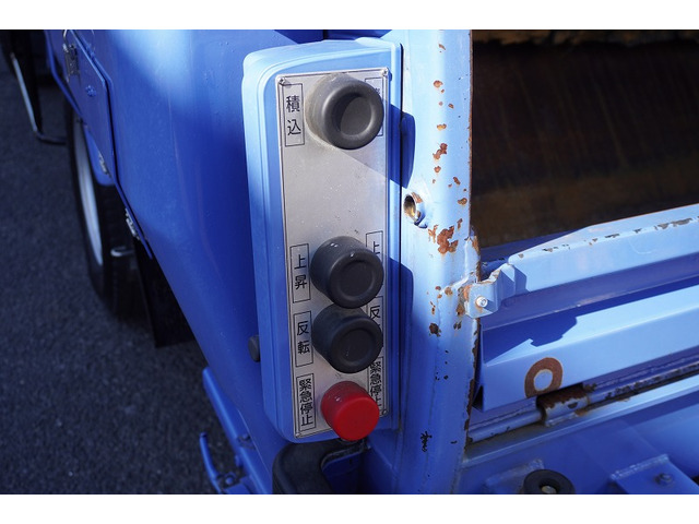 �V�Ԓ����������Ă���܂��B���g�p�̎ԂȂǂ����Ŕ[���������g���b�N����������u���Ă���܂��̂ł������������B