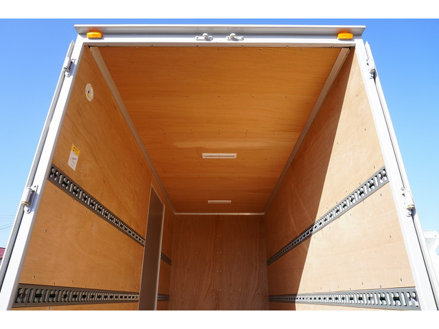 �V�Ԓ����������Ă���܂��B���g�p�̎ԂȂǂ����Ŕ[���������g���b�N����������u���Ă���܂��̂ł������������B