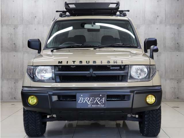 �t�����g�r���[�̓x�[�W���J���[�ƃ}�b�g�u���b�N�œh�蕪���A�I�V�����ȃt�����g�r���[�Ɏd�オ���Ă���܂��B