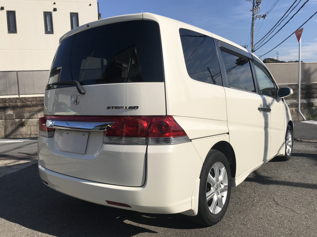 5�l���Ńo���o�^������Ă���܂��B�L�����s���O��A�E�g�h�A��