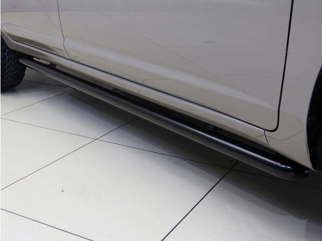 �V�i�̎ЊO�T�C�h�p�C�v�o�[���������Ă���̂ŁA�����猩�Ă��A�N�e�B�u�Ȉ�ۂ�^���Ă���܂��B