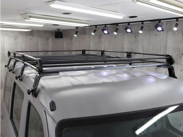 �V�i���[�t���b�N�t���ł�!�L�����v��A�E�g�h�A�V�[���Ȃǂɍs�����ȂǁA��������̉ו����^�ԍۂɖ��ɗ��֗��ȃA�C�e���ł���