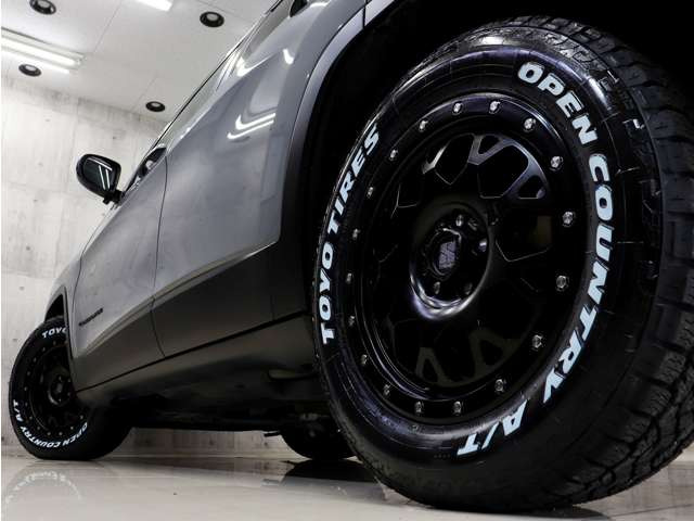 �V�i�ЊO�A���~�z�C�[���ɐV�iTOYO�I�[�v���J���g���[�z���C�g���^�[�^�C���𑕒����A�N�e�B�u�ȕ��͋C�Ɏd�オ��܂����B