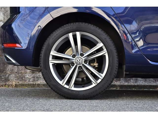 �y�C�����ǂ����[�Ԓv���܂��z�d�グ���X�^�b�t�ɂ��A��p�|���b�V���[�ɂ��{�f�B�̖����d�グ�A�z�C�[���A�^�C���n�E�X�����̐��|�A�����̍R�ۃN���[�j���O�A�e���X�C�b�`�A�n���h���A�ו��̐��|���s���܂��B