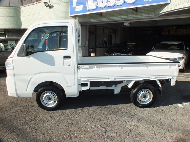 ワンオーナー 禁煙車 僅かな小傷は御座いますが非常に綺麗な状態を保っております!メインの使用状況は納品時に往復200キロを高速走行での使用です!街乗り使用は僅かです!