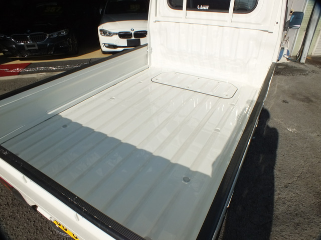 ゴムマットを敷いて使用されてましたので非常に綺麗な状態を保っております!