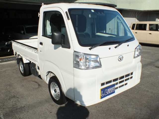 ワンオーナー 禁煙車 僅かな小傷は御座いますが非常に綺麗な状態を保っております!メインの使用状況は納品時に往復200キロを高速走行での使用です!街乗り使用は僅かです!