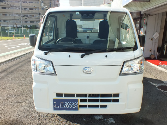 ワンオーナー 禁煙車 僅かな小傷は御座いますが非常に綺麗な状態を保っております!メインの使用状況は納品時に往復200キロを高速走行での使用です!街乗り使用は僅かです!