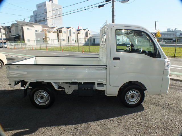 ワンオーナー 禁煙車 僅かな小傷は御座いますが非常に綺麗な状態を保っております!メインの使用状況は納品時に往復200キロを高速走行での使用です!街乗り使用は僅かです!