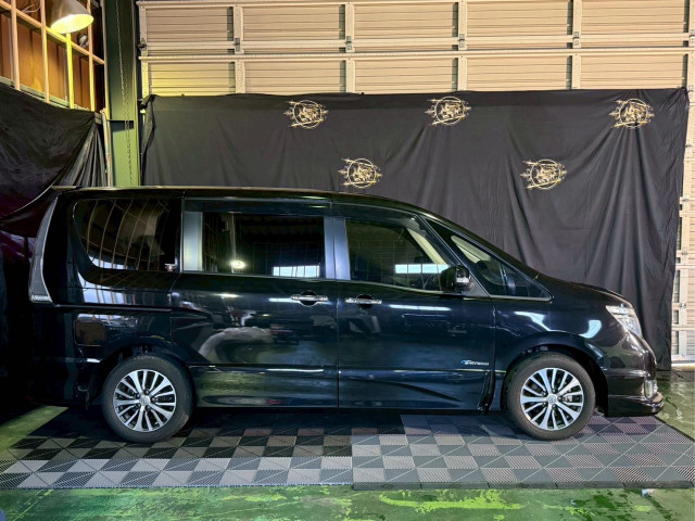 セレナ2.0 ハイウェイスター S-HYBRID Vセレクション アンシャンテ 助手席スライドUPシート