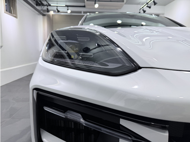 �}�g���b�N�X�r�[���e�N�m���W�[���̗p����LED�w�b�h���C�g�̓J�����Ɋ�Â��z������ŃO���A�t���[�n�C�r�[�����\�B��s�Ԃ�Ό��Ԃ������I�ɔ�����悤�Ƀn�C�r�[���𒲐����펞�n�C�r�[���̎g�p���\�ł��B