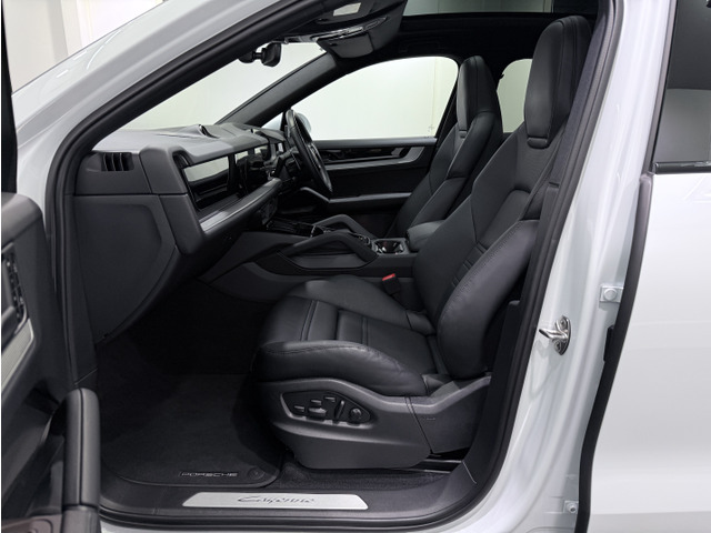 ���ǎ��A���Ԃ����T���Ȃ�JU�K���̔��X�̓��X�ɂ��C���������B�c�ƃX�^�b�t�S�����u���Îԍ���Z�\�m�}�C�X�^�[�v�u���Î����Ԕ̔��m�v���i��ۗL�B�������ڂŎd���ꂽ�ǎ��Ȏԗ���̔����Ă���܂��B