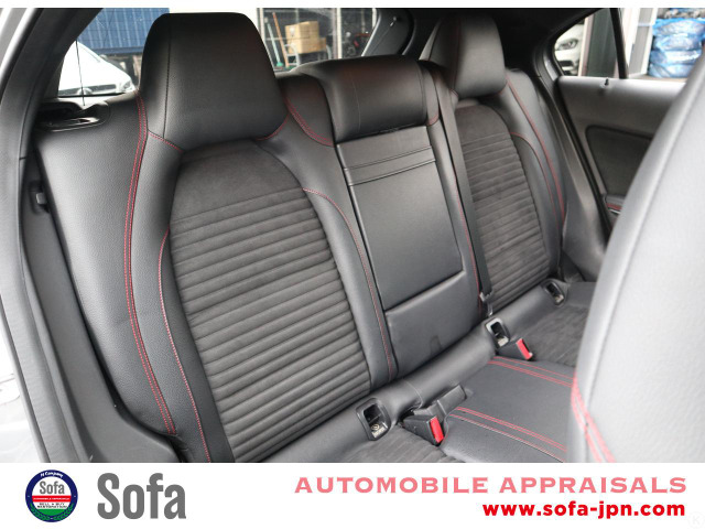 リヤシートもご覧の状態です