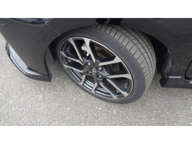 アクア1.5 G GRスポーツ・17インチパッケージ