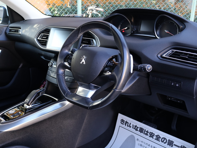 各部の仕様変更が施された人気の後期型一部改良モデル[2018年12月以降発売]・運動能力も積載能力も譲らない『308SW アリュールBlueHDiディーゼルターボ[禁煙車]』!!