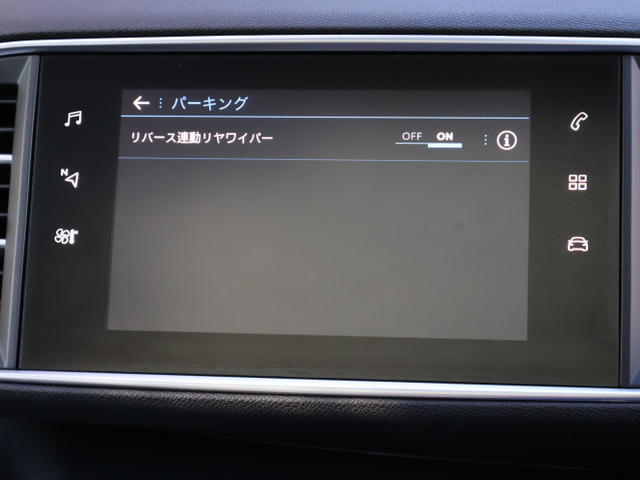 車線からはみ出しそうになると自動的にステアリングに反力を生じさせてもとの車線へとアシストする『レーンキープアシスト』他
