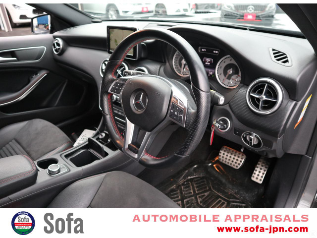 専用マルチファンクションレザーステアリング