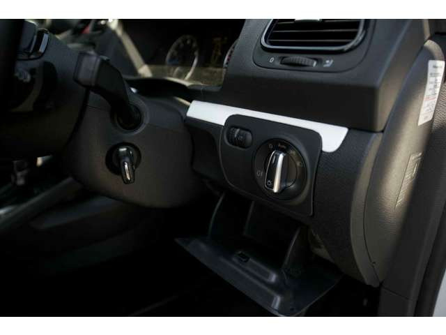 �^�]�ȑ��Ƀ����v�X�C�b�`�ł��B�I�[�g���C�g�ƂȂ��Ă���܂��B