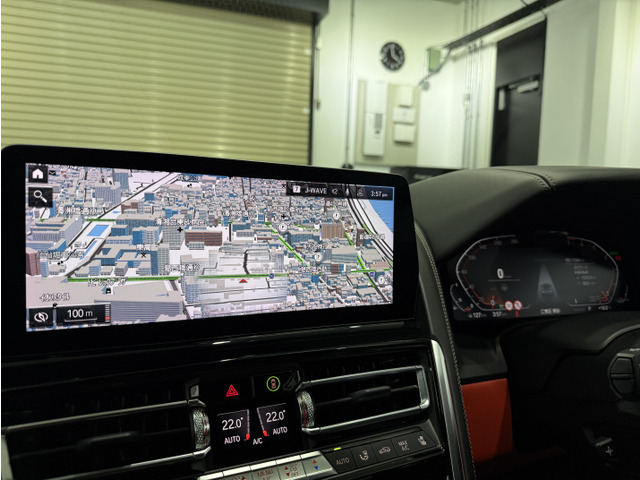 BMW���C�u�R�b�N�s�b�g��12.3�C���`�E�}���`�f�B�X�v���C���[�^�[�p�l����10.25�C���`���C�h�E�R���g���[���f�B�X�v���C(�^�b�`�p�l���@�\�t)�ł��BHDD�i�r�V�X�e����n�f�W���������܂��B