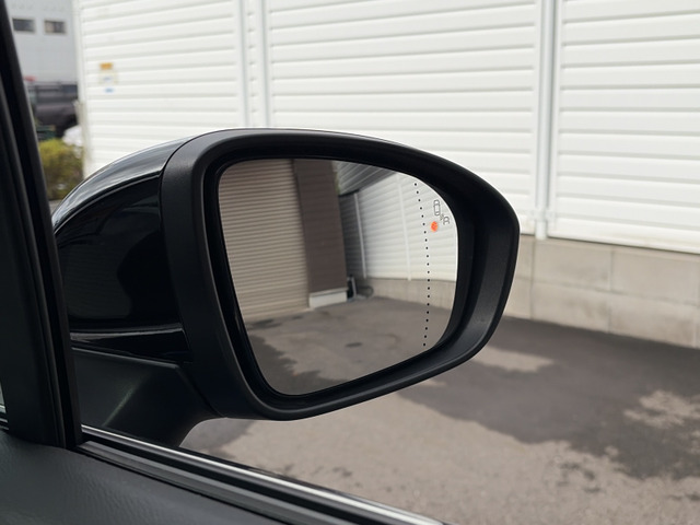 �y�u���C���h�X�|�b�g���j�^�[�z�h�A�~���[�ł̎��p�ƂȂ鍶�E����̎ԗ��Ȃǂ��Z���T�[�����m���A�������ݎ��̂Ȃǂ����O�ɖh���܂��B