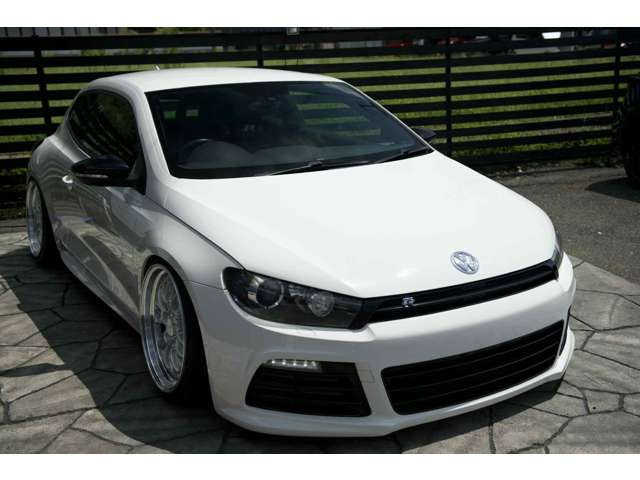 ������͉E�΂ߑO�ł��B���s���ɂł�����ѐ΂Ȃǂ̏��͂������܂����A�ƂĂ��Y��ȏ�ԂƂȂ��Ă���܂��B