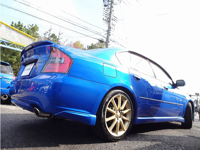 ��3�i���o�[�ƂȂ������͂̃{�f�B�[�f�U�C���́A���݂ł��Â������������܂���